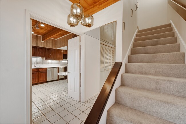 Building Photo - 5338 Brownway St Unit B19