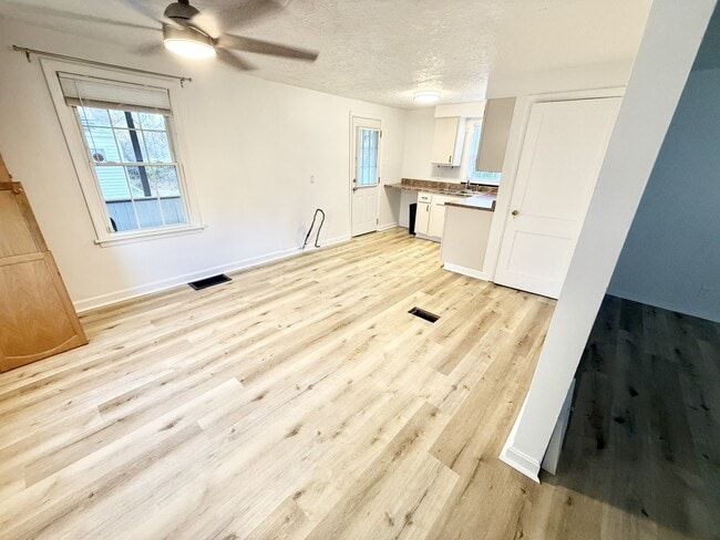 Photo - 2125 Wesley St