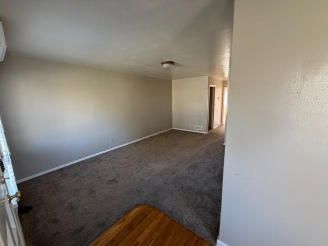 Photo - 289 W 19th St