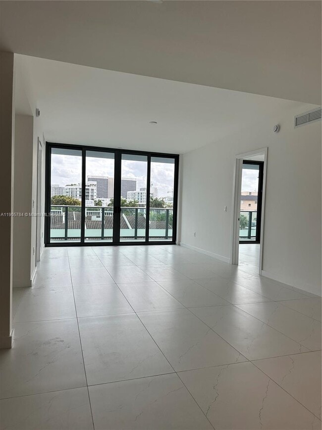 Photo - 9901 E Bay Harbor Dr Unidad 505