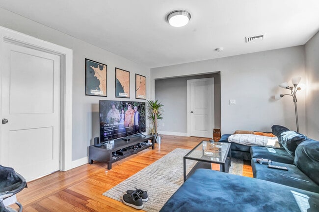 Building Photo - 4 Sheldon Terrace Unit 3