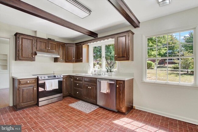 Photo - 974 Fairview Ave