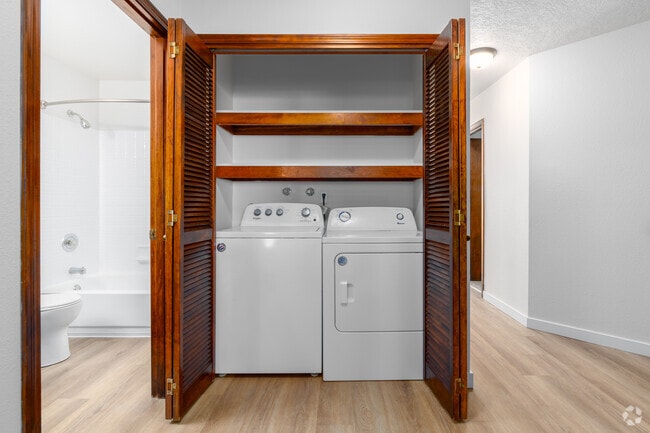3BR, 2BA - 1,166SF - Laundry Room - Fir Grove