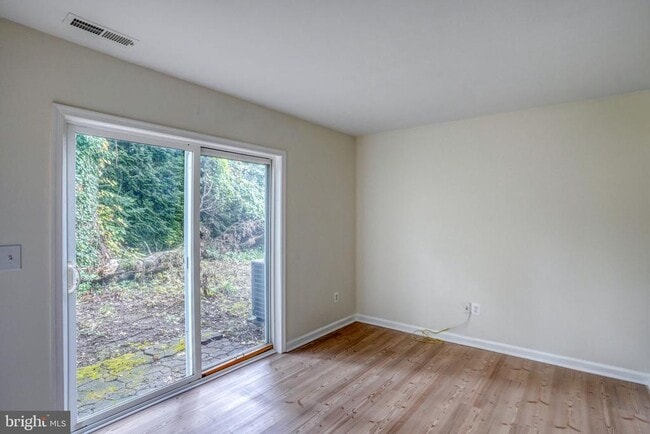 Photo - 93 Downey Oak Cir