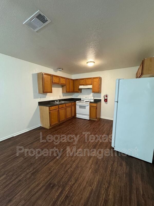 Building Photo - 1108 Williams Ave Unit F