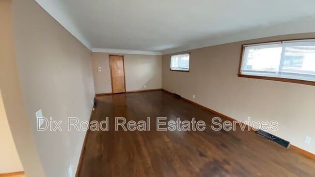 Photo - 677 Mark Ave