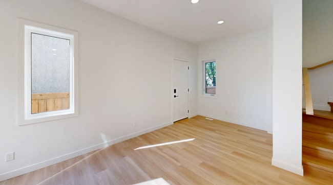 Building Photo - 11710-11125 125 St NW Unit 2