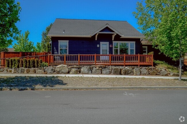 Building Photo - Spacious home in NE Bend!  4 bedrooms!