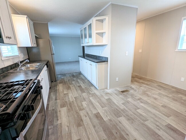 Photo - 710 Oregon St