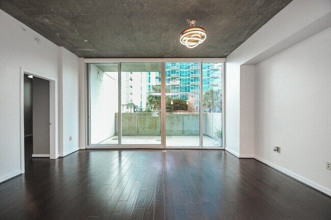 Photo - 5925 Almeda Rd Unidad 10704