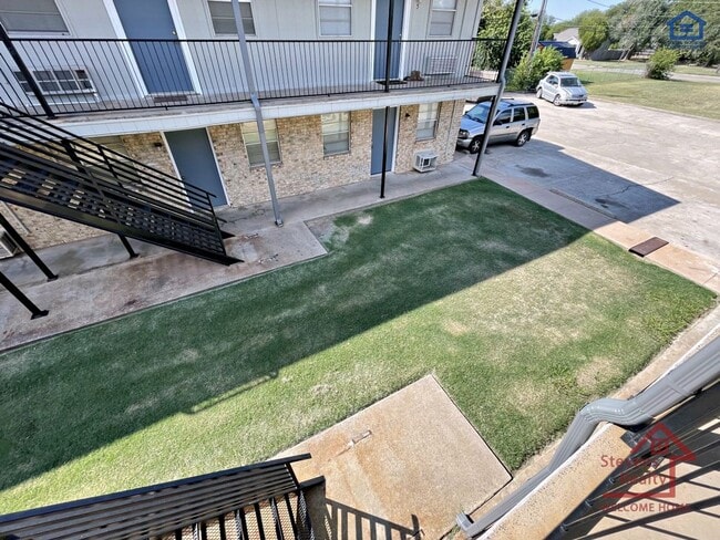 Photo - 1502 NW Kingsbury Ave