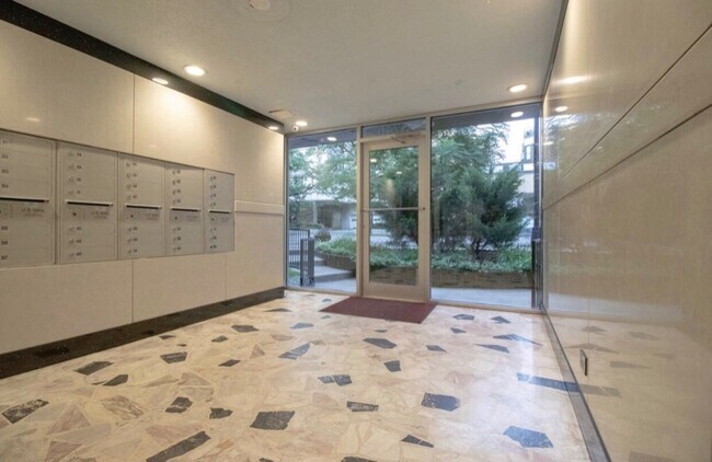 Photo - 5746 N Sheridan Rd