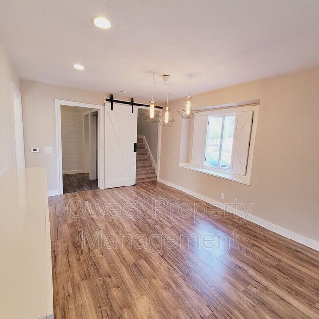 Photo - 3505 Curtis St