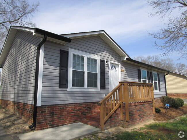 Building Photo - 2813 Meade Ave Rental