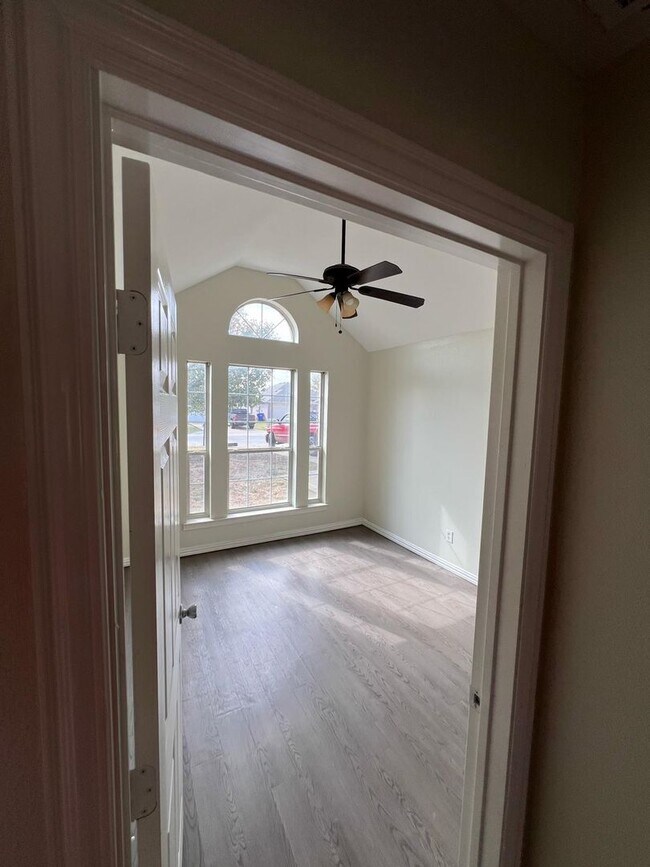Photo - Enjoy a convenient and stylish living!