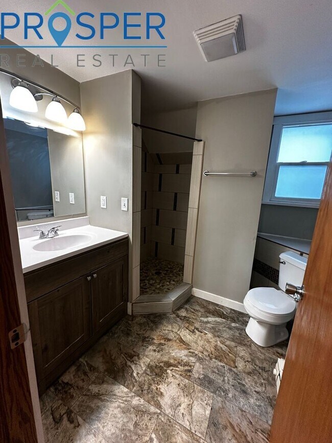 Photo - Charming 4 Bedroom House on Earl Street - ...