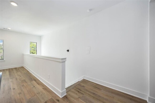 Photo - 8019 Cora St