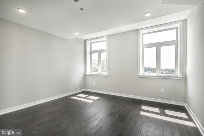 Building Photo - 1 W Main St Unit 402 Rental