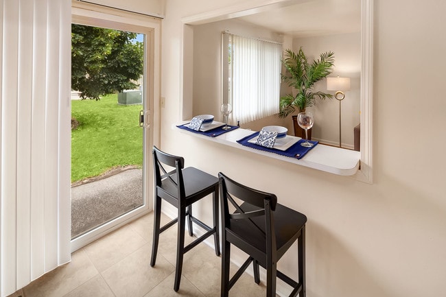 1 Bedroom Townhouse - Muskegon Townhouses