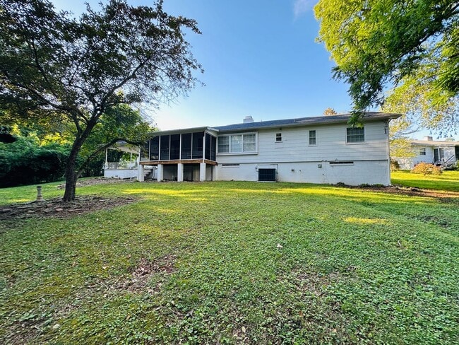 109 Norris Ln