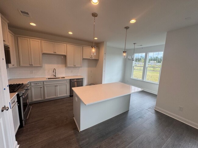 Photo - 3 Bedroom 2.5 Bathroom House in Hawthorne ...