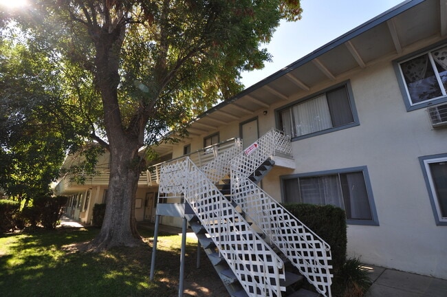 Building Photo - 6125 Whitsett Ave