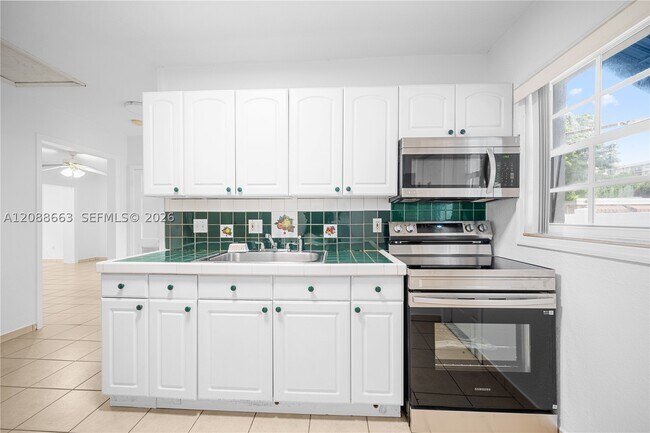 3675 SW 23rd St Unidad A
