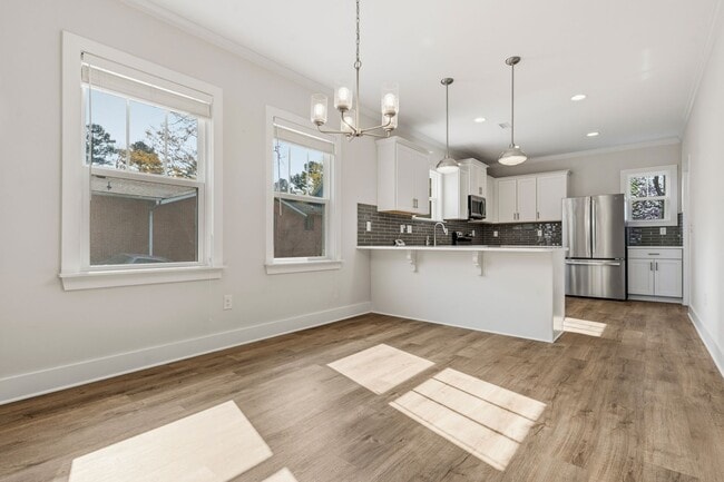 Photo - Gorgeous 4be/3ba With Fenced-In Backyard