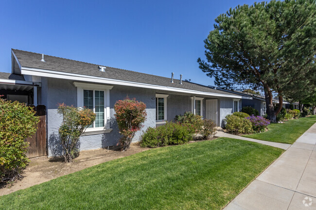 Building Photo - Shadowbrook Village Rental