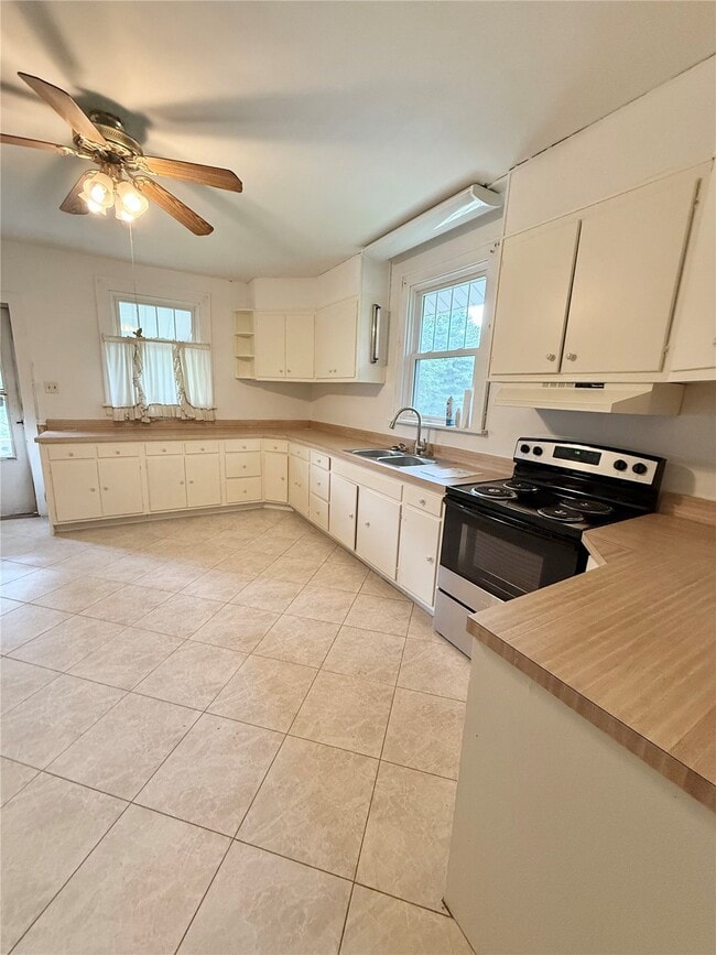 Photo - 307 N Clinton St