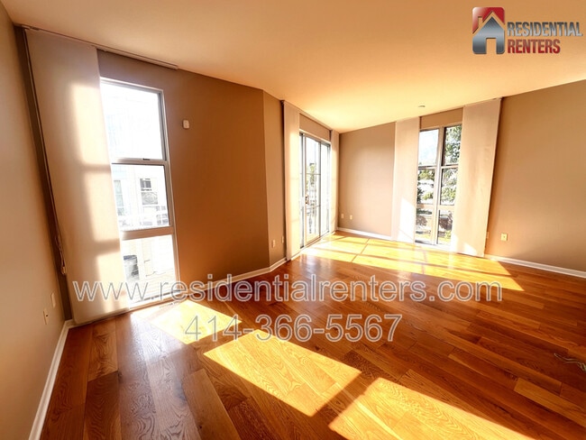 Photo - 2130 N Commerce St