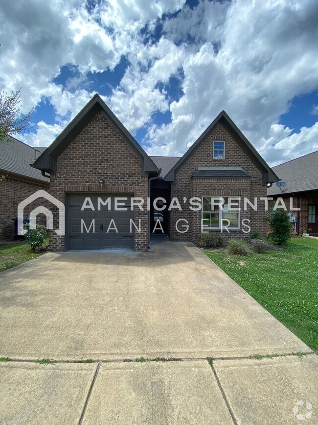 Building Photo - Home in Lake Cyrus!!! Available to View!