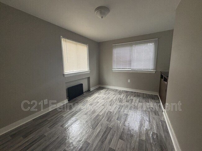 Photo - 560 Wylie Ave