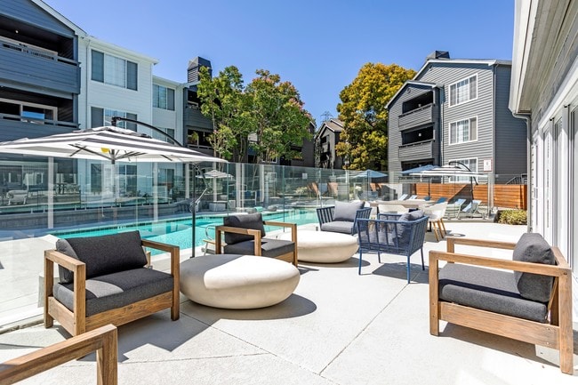 Pool Lounge
