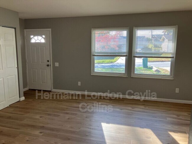 Photo - 11016 Saginaw Dr