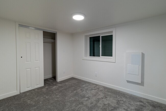 Photo - 5065 600 W