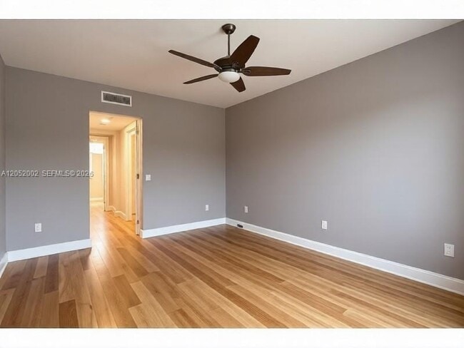 Photo - 300 Beach Dr NE Unit 0