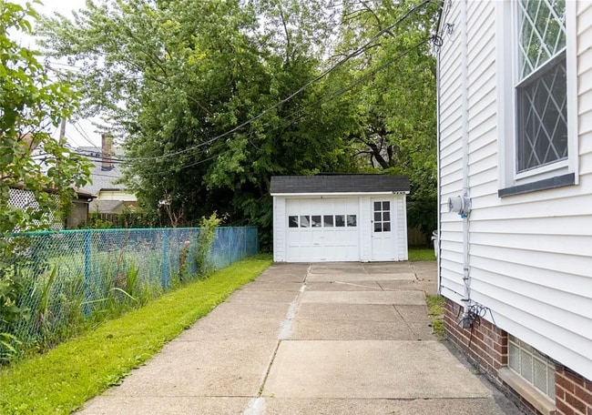 Photo - 10604 McCracken Blvd