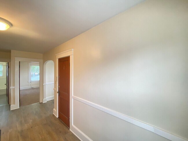 Photo - 16 Linwood St Unit E