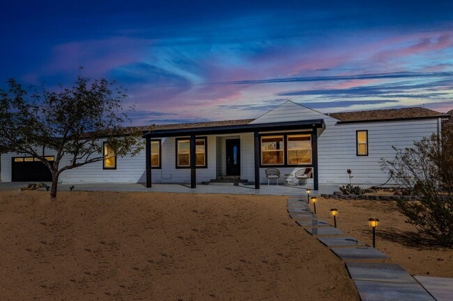 Building Photo - Beautiful 5 Bedroom 4 Bathroom with AMAZING VIEWS!!