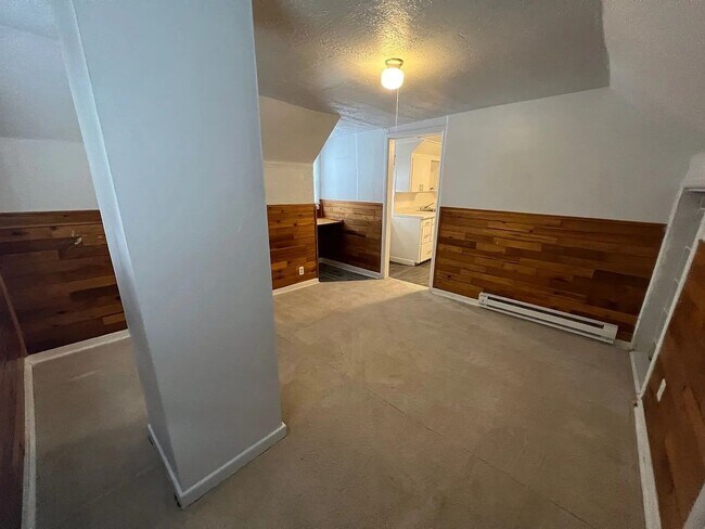 Photo - 1 bed / 1 bath Triplex in North east spokane