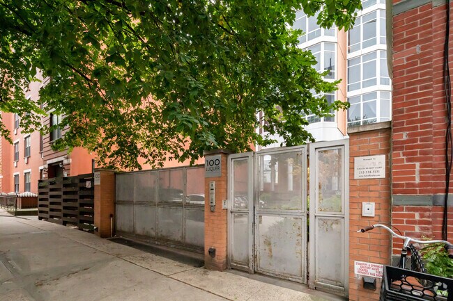 Photo - Carroll Gardens