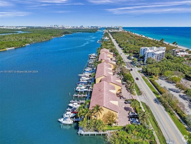 Building Photo - 4212 N Ocean Dr Rental