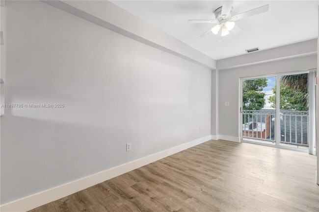 Photo - 1421 SW 3rd St Unidad 209
