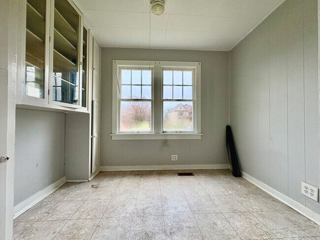 Photo - 3013 S Michigan St