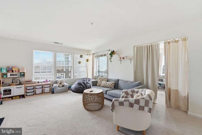 Building Photo - 8103 Lacy Dr Unit 203