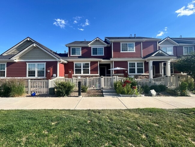 Building Photo - Modern Three Bedroom Townhome Available For Rent in Creekside
