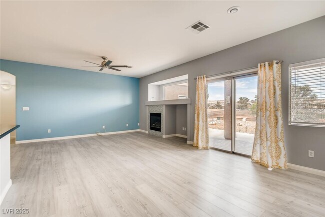 Photo - 3594 Driving Range St