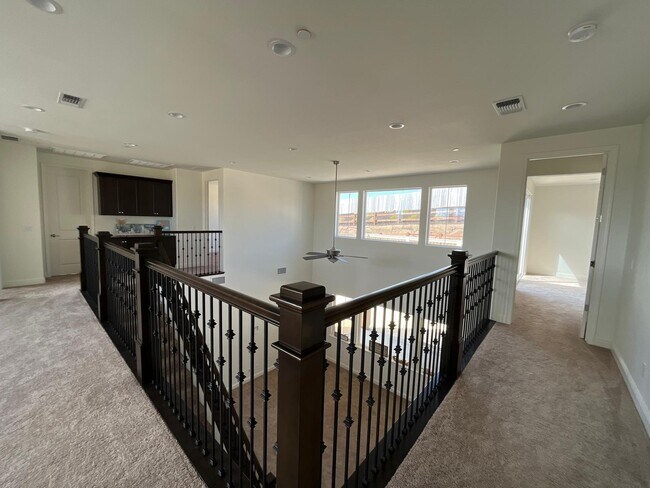 Photo - 499 Russell Way