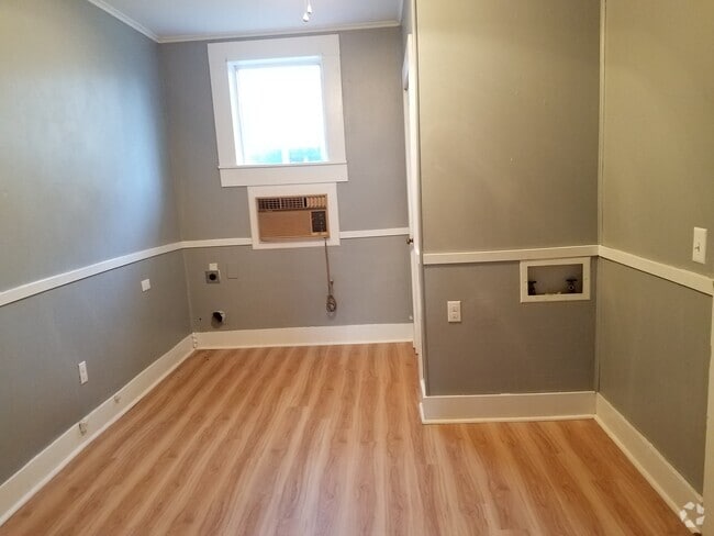Building Photo - 910 N Newsom St Rental